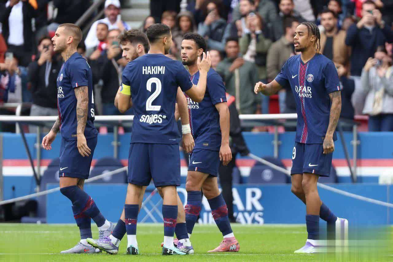 包含窗口期巴黎圣日耳曼远射贴柱：荷甲节点到来，气氛紧张，细节决定成败的词条